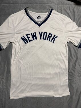 Majestic Men's White V-Neck 'New York' Shirt with Navy Trim